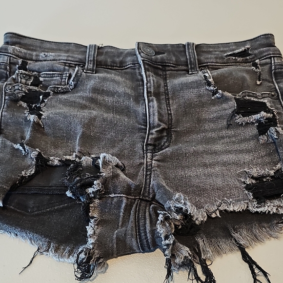 American Eagle Size 6 Next Level Stetch Black Distressed Denim Shorts - Picture 5 of 8